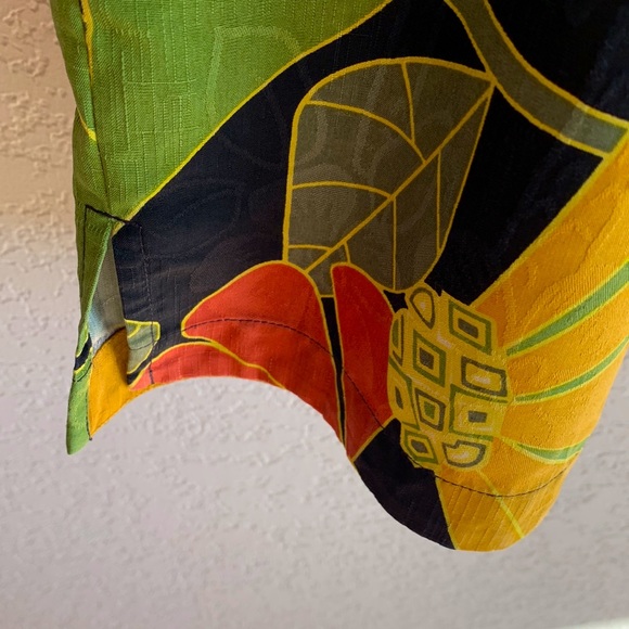 🎉HOST PICK 🎉 Tommy Bahama 100% Silk Aloha Shirt - Large - Picture 12 of 12